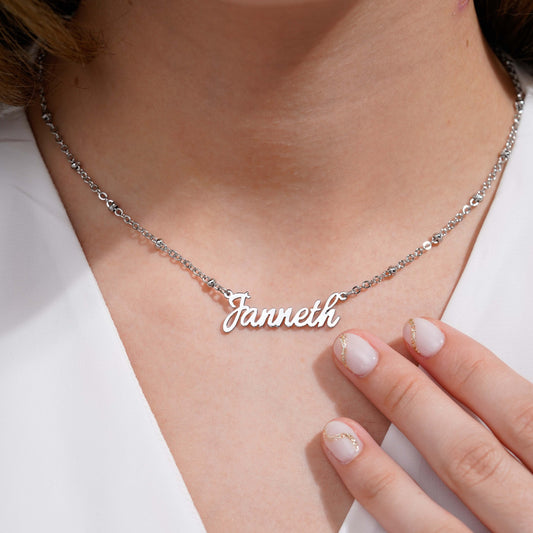 Kalung Nama yang Dipersonalisasi