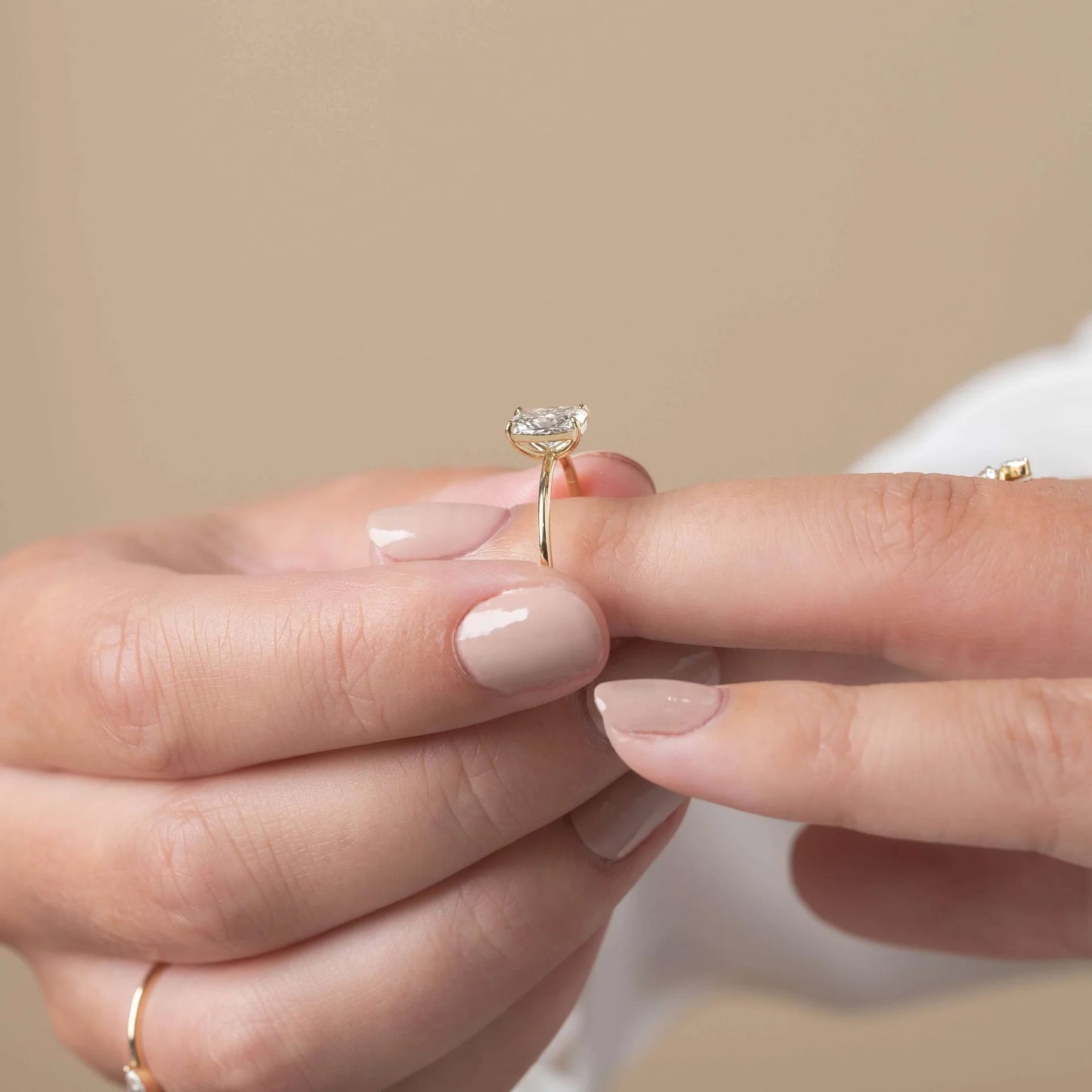 Bloom Ring (Emerald Cut)