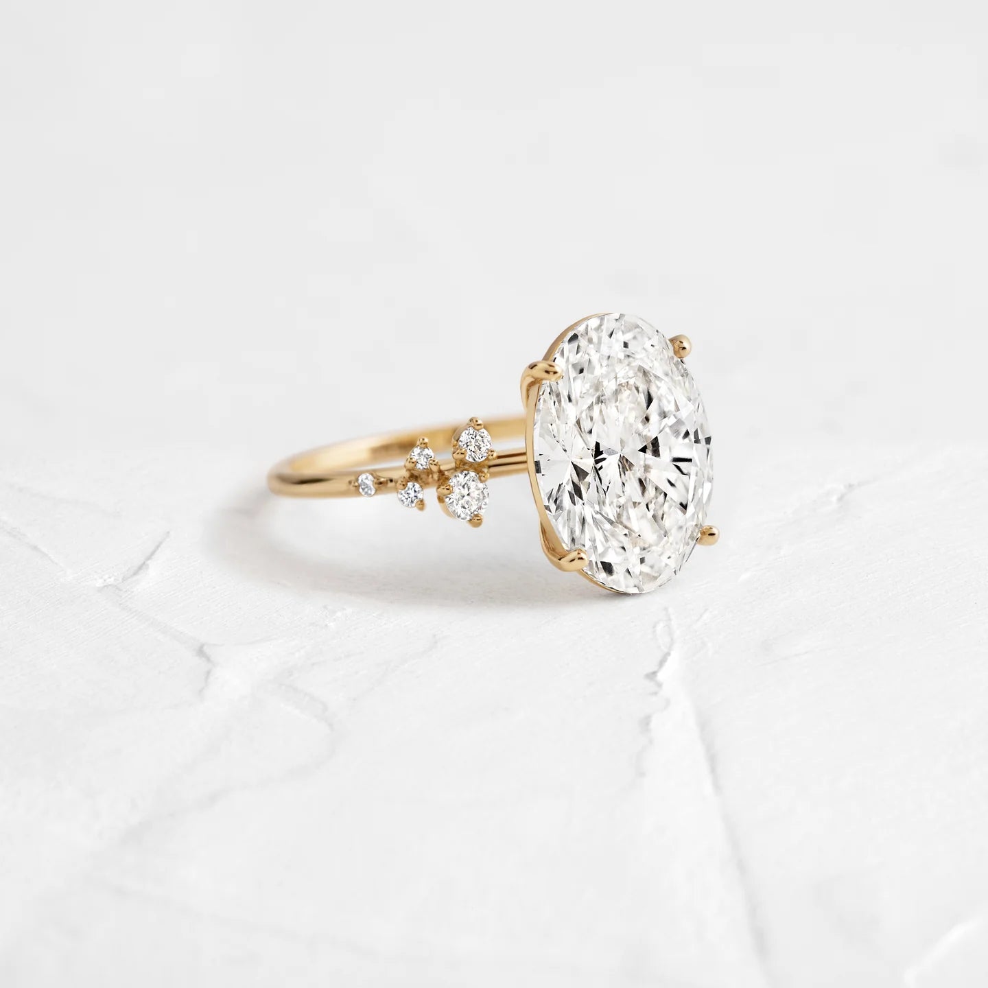 Sakura Ring (Oval Cut)