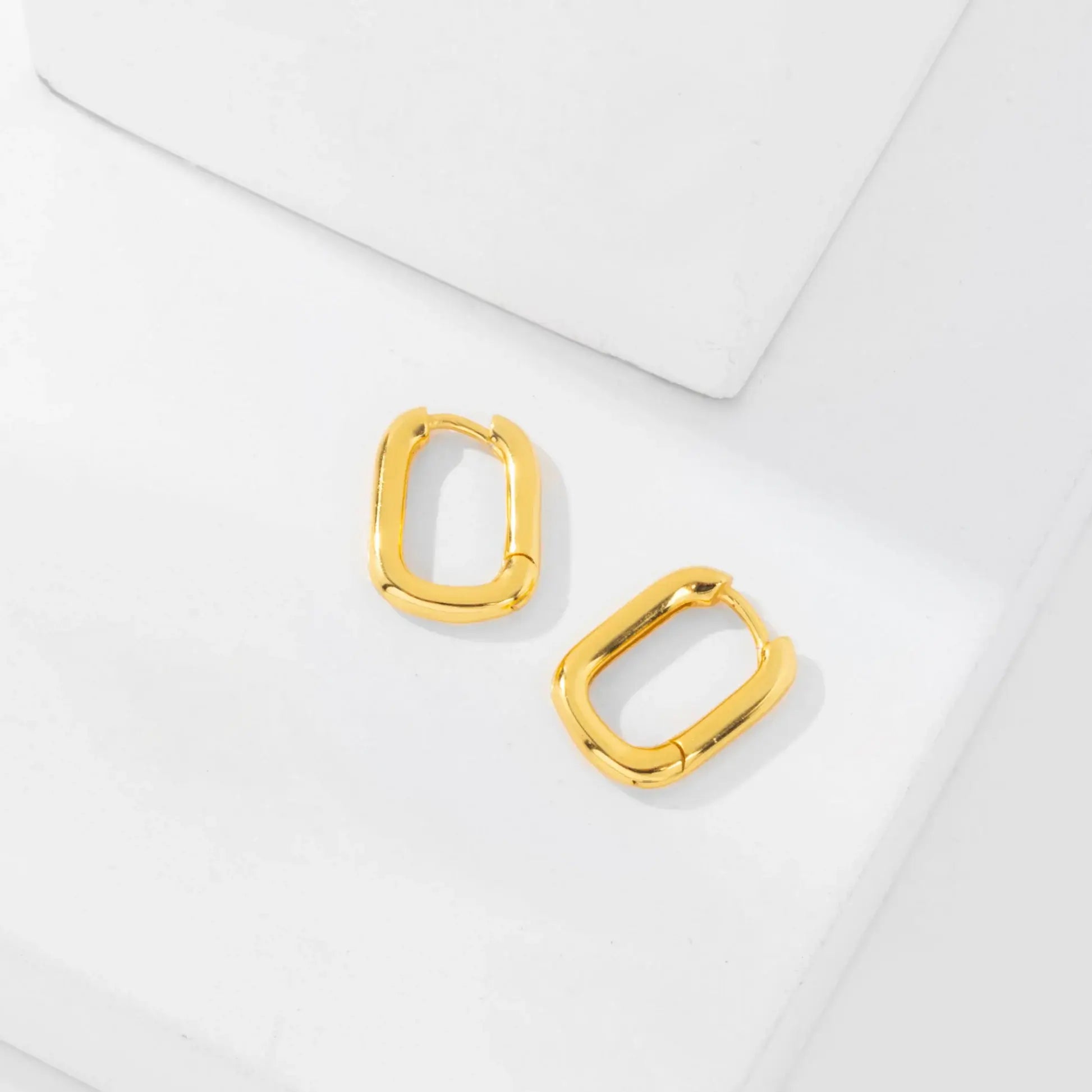 Amara Oval-Shaped Huggies Earing