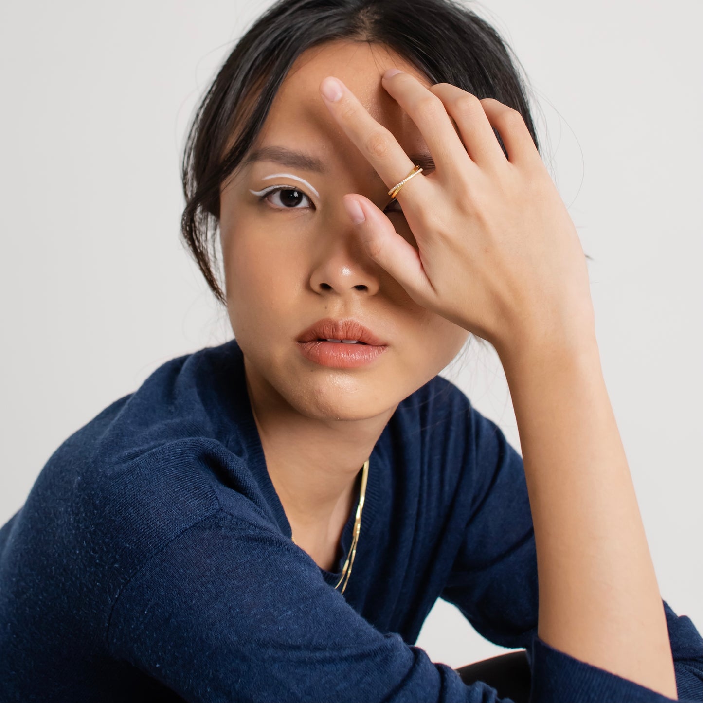 Embrace 交叉莫桑石戒指